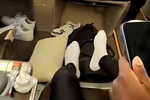 融入的很快啊！伊兰加镜头下飞机上的纽卡球员！