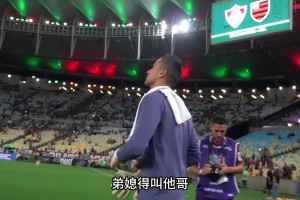 足坛历史第一人，布冯都甘拜下风！45岁门将法比奥打破世界纪录