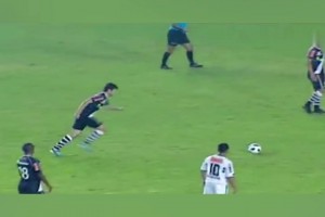 宇宙级任意球大师小儒尼尼奥！对手：我们宁愿给他罚点球！