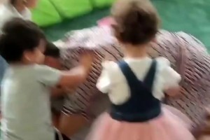 迷你罗在拍视频？名场面：C罗“欺负”乔治娜，被孩子们集体推开