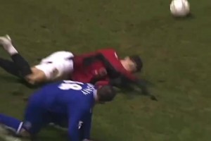 不打不相识！当18岁的鲁尼遇上曼联新星小小罗......