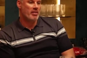 内维尔：我在曼联只谈过一次工资，基本上是给多少都签！