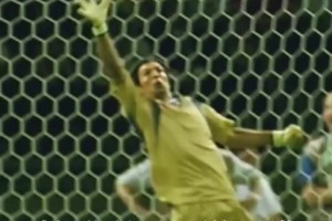 世界第一中场vs世界第一门将！齐达内头球攻门布冯神勇扑出！