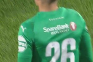 带秘籍入场！挪超替补传递小纸条，5分钟后助球队绝平！