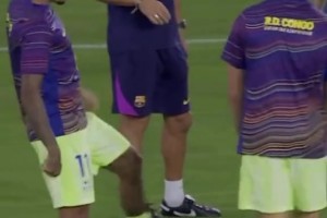 拉菲尼亚故意调戏队友差点给人家整破防：都想穿我裆！怎么回事！