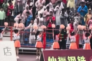 赛前友好氛围拉满!玉昆主场用《成都》欢迎蓉城球迷!