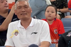 泰山迎战西海岸，看台见到山东高速男篮老熟人，邱彪直呼太震撼了