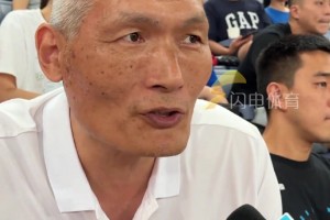 山东高速男篮现身济南奥体，纪民尚：抱着学习的心态为泰山队加油