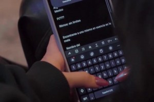 颜值很高！亚马尔女友社媒最新视频