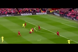 梅西感到很懵！名场面：梅西突破倒地，罗伯逊按了一把梅西的头！