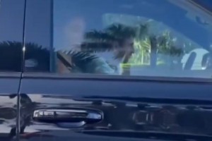 亲切的球王！当你开车偶遇梅西夫妇……