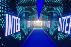 震撼！第一视角沉浸体验从球员通道步入梅阿查球场时的快感