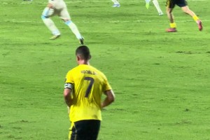 沙超杯这一瞬间感觉C罗是真的老了，不像从前那样拉不动撞不倒了