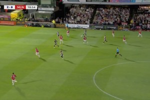 有争议？格林斯比破门但被吹越位，细看马奎尔是有挡一下