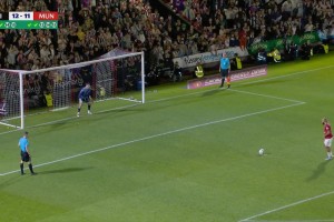 曼联被淘汰！点球大战第13轮，姆伯姆点球击中横梁弹出