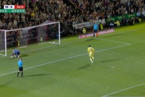 点球踢出12-11！感觉这俩门将扑点球就跟扑着玩一样？