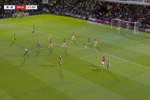 曼联0-1落后英乙球队！阿玛德停球失误被断球，格林斯比反击破门