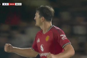 还是得靠马队啊！马奎尔第89分钟破门，曼联连追两球绝平！