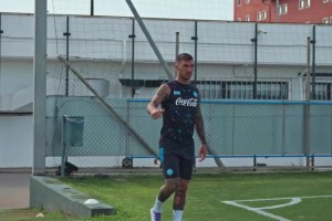 欢声笑语！那不勒斯备战卡利亚里的训练！德布劳内很开心啊~