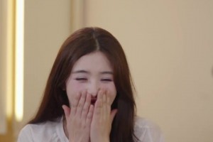 为苏超的“可爱”梗着迷，张含韵用方言为苏超打CALL❤