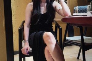 杨莉娜七夕疑似晒对象合影，网友纷纷猜测戴伟浚？