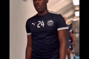 邝兆镭收获小球迷！来看看他与莱里达队友的融洽互动！