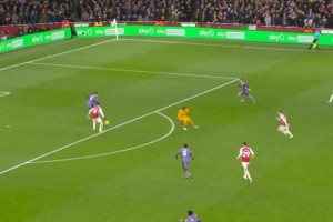 超级超级巨大失误！马丁内利硬生生撞开范迪克破门