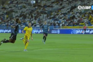 精彩！科曼鱼跃冲顶头球破门！胜利门将开大脚直接送助攻！