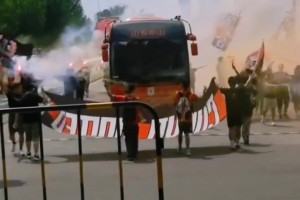 京鲁大战赛前，泰山球迷视频：之前把我们钉在耻辱柱，是时反击了
