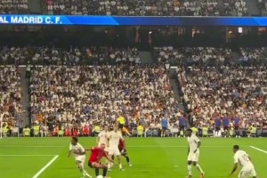 世界级解围！现场看卡雷拉斯门线解围的极限操作