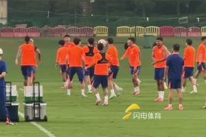 队里活宝无疑！克雷桑训练场做庆祝动作遭队友嫌弃