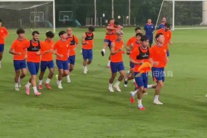 京鲁大战一触即发！山东泰山队赛前训练共24人参加，包括三名门将