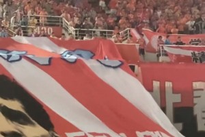 重温京鲁大战名场面，费莱尼专属Tifo，王大雷“we are one”首秀