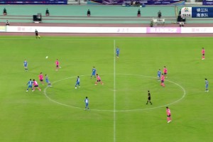 镇江队将比分扳平了！贺玺门前推空门得手