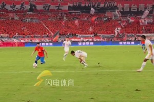 戏耍晃飞池忠国！瓦科左脚兜射打进自己本场的第三粒进球