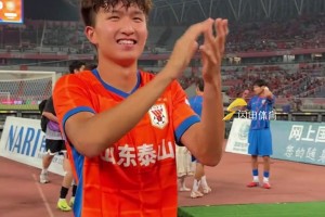 害羞腼腆大男孩一枚无疑！沉浸式体验王昊斌谢场，脸上都乐开花了