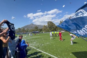 杜月徵这能力想留在西班牙基本不可能，相比国青几个中锋都没优势