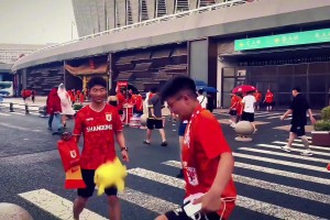 重温京鲁经典！李霄鹏经典语录：和踢国安踢你不拼不就丢人了吗