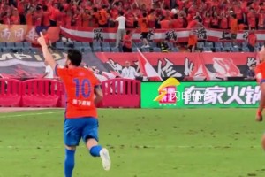 京鲁大战，无需多言！进球后王大雷两次奔赴半场前来庆祝