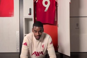 利物浦官方晒出视频：向你们隆重介绍我军9号的新主人！