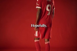 利物浦官方发视频配文：他在这里！