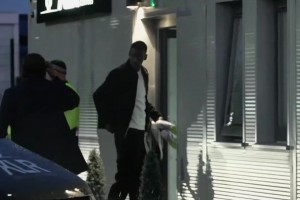 天空体育：伊萨克已抵达机场，他将乘飞机与瑞典队会合