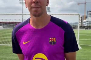 拉师傅：怎么来巴萨还考拼写啊？巴萨球员拼写“什琴斯尼”挑战！