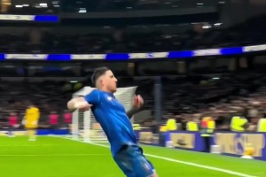 太强了！场边视角看帕尔默闪转腾挪助攻恩佐破门！