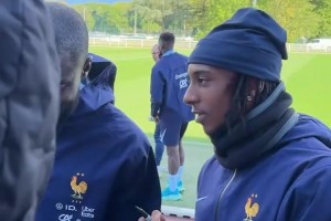 宠粉！奥利塞和乌帕梅卡诺的法国队签名时间！