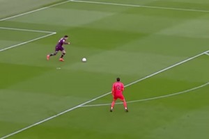 脚法精湛！埃德森开大脚长传直接助攻哈兰德！