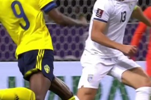 撕破防线！伊萨克穿裆过人内切世界波！