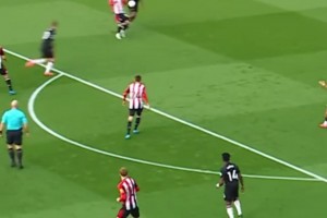 太惊人了！姆伯莫两记不讲道理的进球！