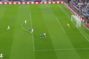 戏耍！斯特列克晃晕吕迪格兜射死角破门！德国门将扑救鞭长莫及！