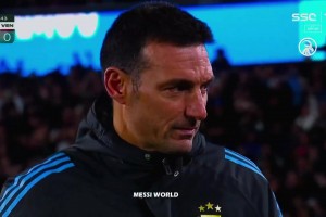 没有你我怎么办❓️梅西打入第二球时，斯卡洛尼反应